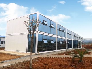 如果在工地使用臨時住房，選擇這個集裝箱房，