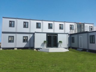 集裝箱活動室基于標(biāo)準(zhǔn)的鋼制底盤，可以衍生出